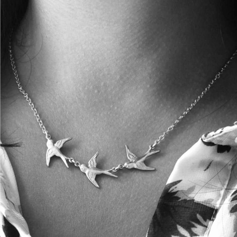 New with tags Free People 3 Little Birds silver Necklace swallow